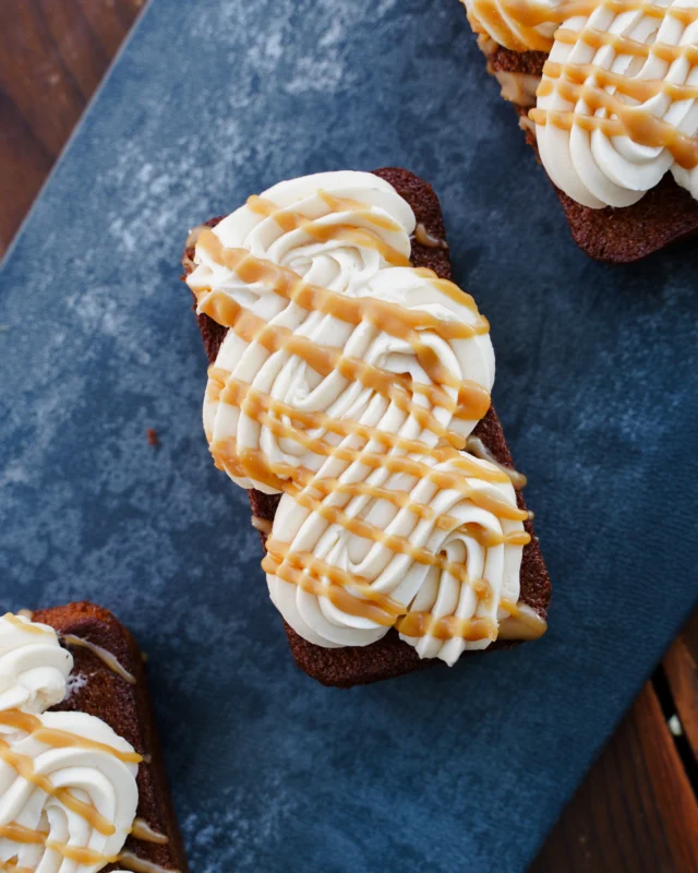 Shanah Tovah! 🍎🍯✨ Rosh Hashanah is here, and we’re celebrating at Grossman’s September 22–24 with a special holiday menu. From slow braised lamb shank to pomegranate roasted carrots, round challah, and honey cake with apple buttercream, we’ve got everything you need to start the year sweet.

Come dine in with us or swing by the deli counter to pick up honey cakes and other holiday favorites to bring home.

📸: @savery.media
