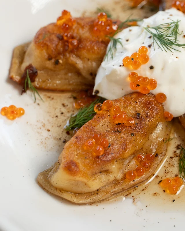 Potato Vareniki with lemon brown butter, smoked trout roe and sour cream. Proof that dumplings are the universal language of comfort.
📸: @savery.media