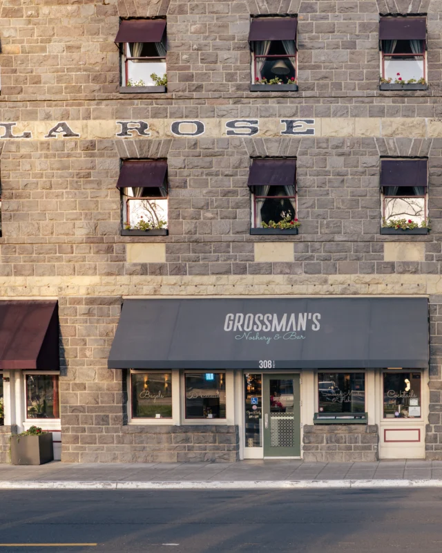 Our little corner of Railroad Square is feeling extra cozy these days. Bagels, brisket, cocktails, and good company are kind of what we do best. Come gather with us.
📸: @savery.media